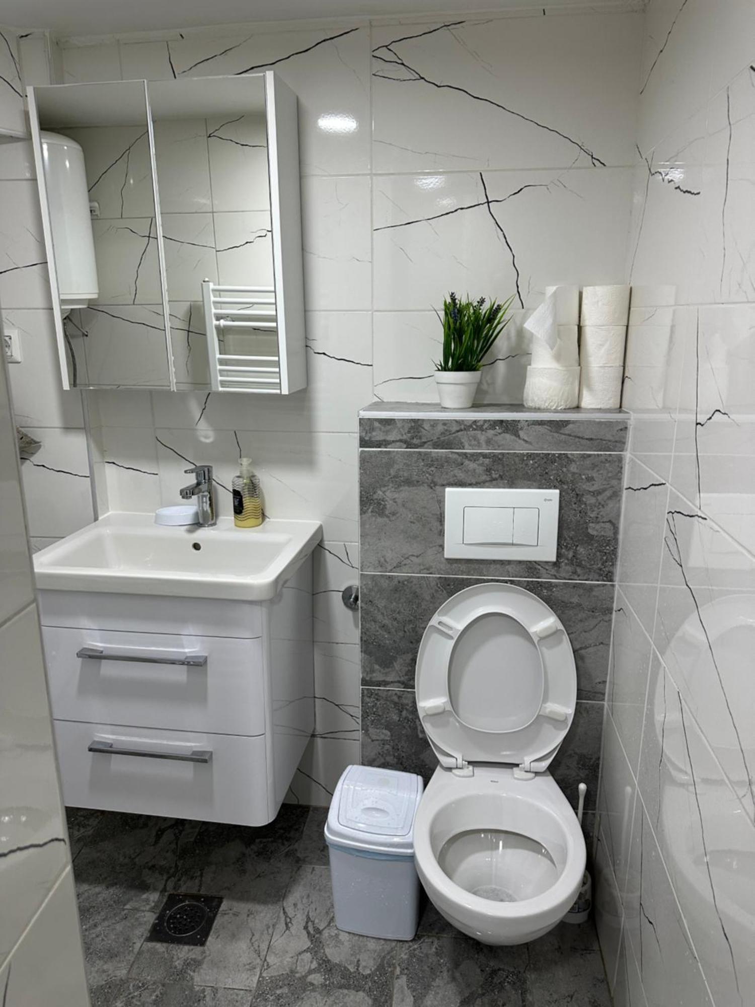 Ajla - Free Parking Apartman Szarajevó Kültér fotó